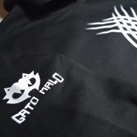 sudadera-negra-garras-pecho-3