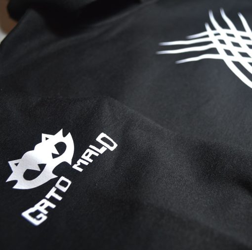 sudadera-negra-garras-pecho-3