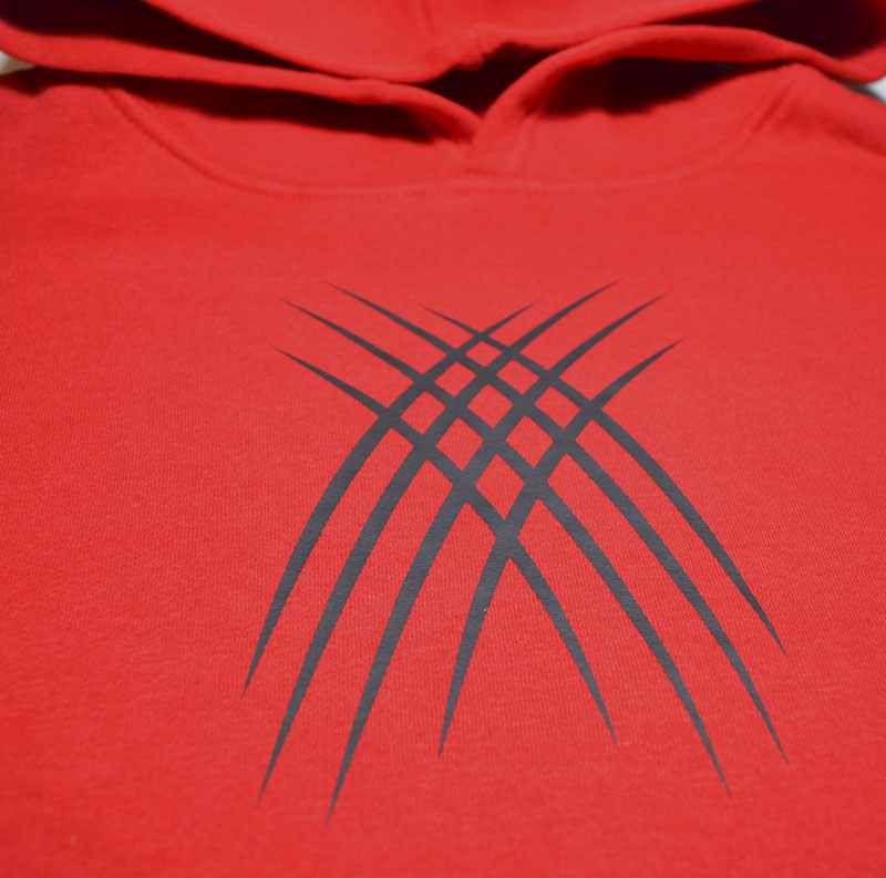 sudadera-roja-garras-pecho-2